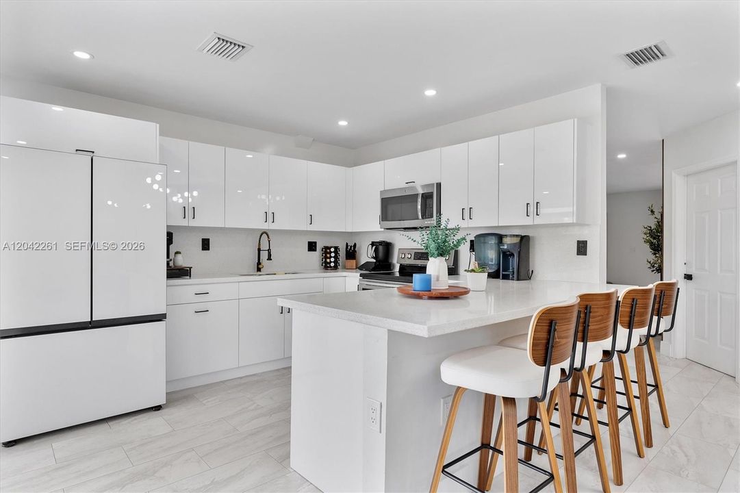 En Venta: $640,000 (3 camas, 2 baños, 1400 Pies cuadrados)