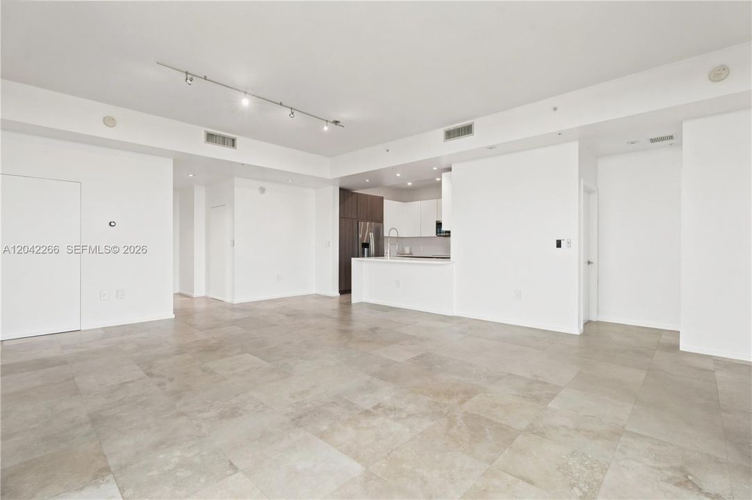 В аренду: $4,000 (2 спален, 2 ванн, 1384 Квадратных фут)