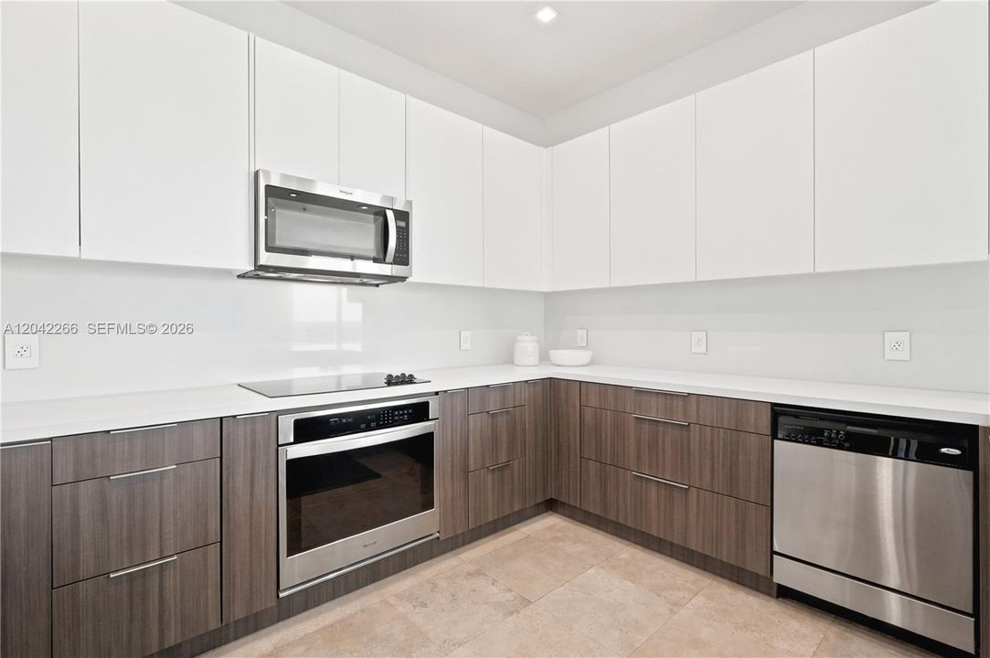 В аренду: $4,000 (2 спален, 2 ванн, 1384 Квадратных фут)