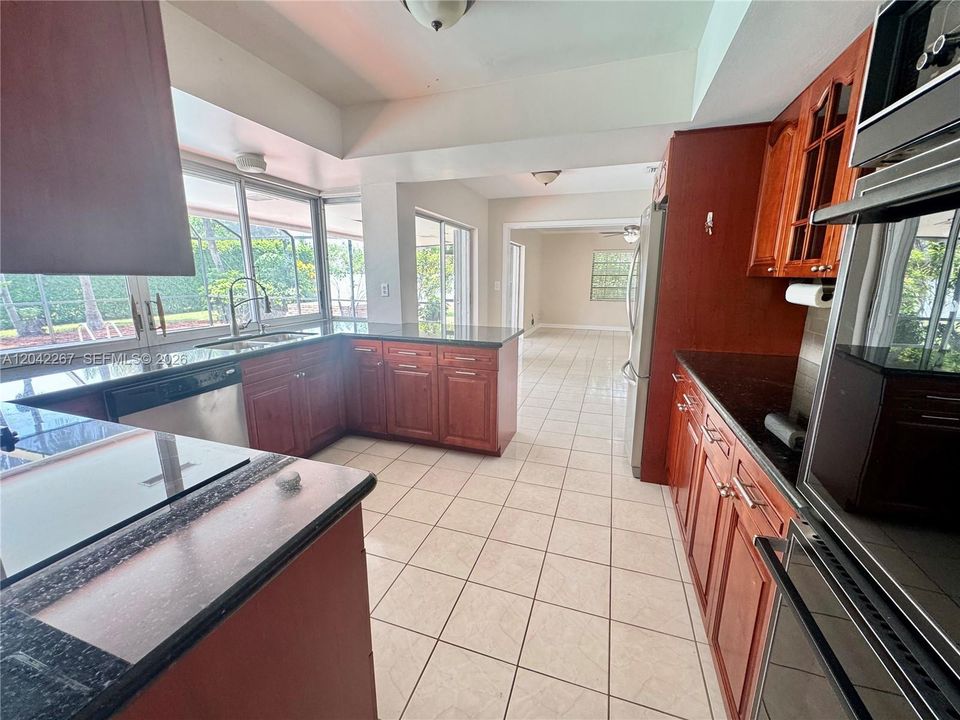 В аренду: $5,600 (4 спален, 2 ванн, 2218 Квадратных фут)