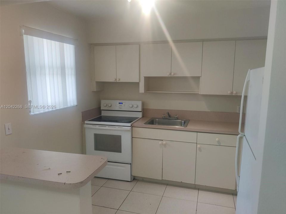 В аренду: $1,850 (2 спален, 1 ванн, 2100 Квадратных фут)