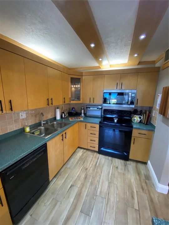 В аренду: $4,700 (2 спален, 2 ванн, 1338 Квадратных фут)