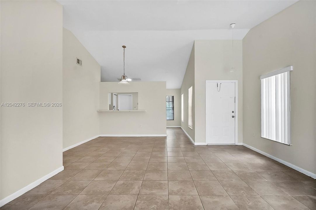 В аренду: $3,750 (4 спален, 2 ванн, 1446 Квадратных фут)