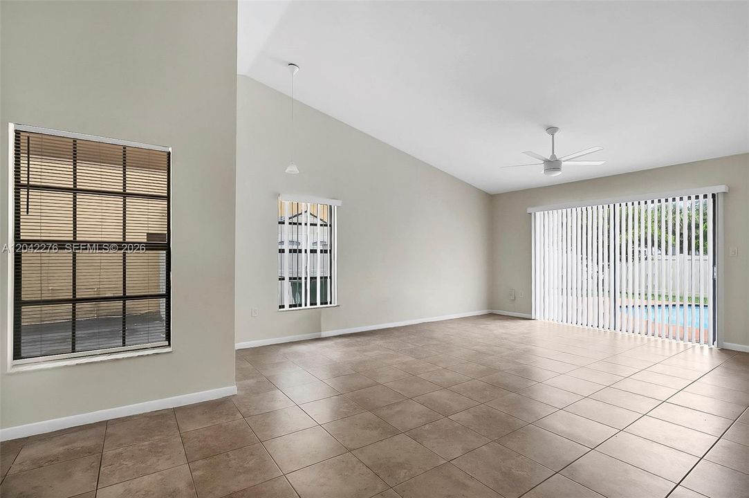 В аренду: $3,750 (4 спален, 2 ванн, 1446 Квадратных фут)