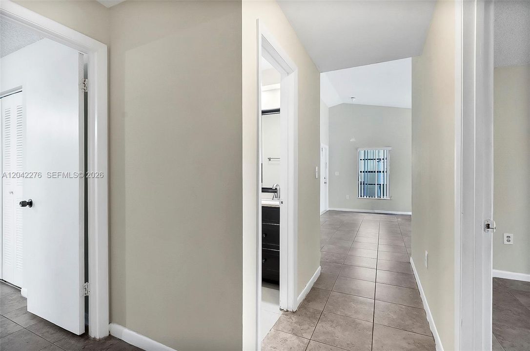 В аренду: $3,750 (4 спален, 2 ванн, 1446 Квадратных фут)