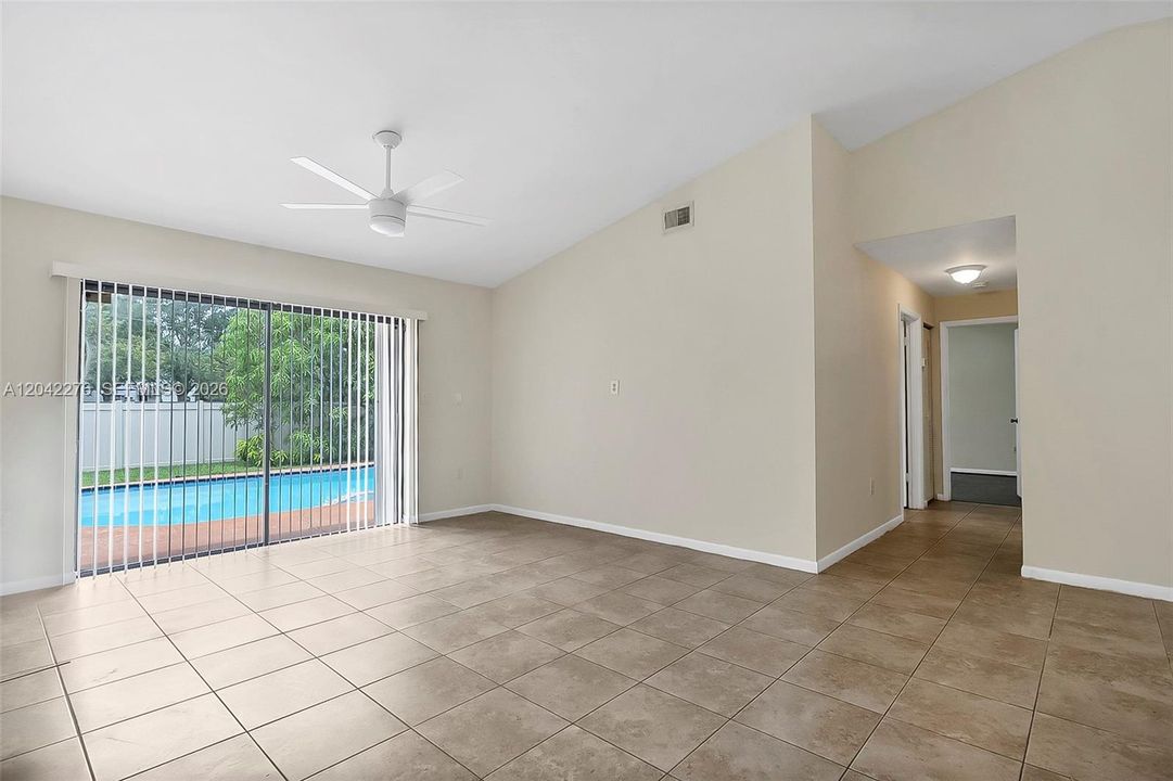 В аренду: $3,750 (4 спален, 2 ванн, 1446 Квадратных фут)