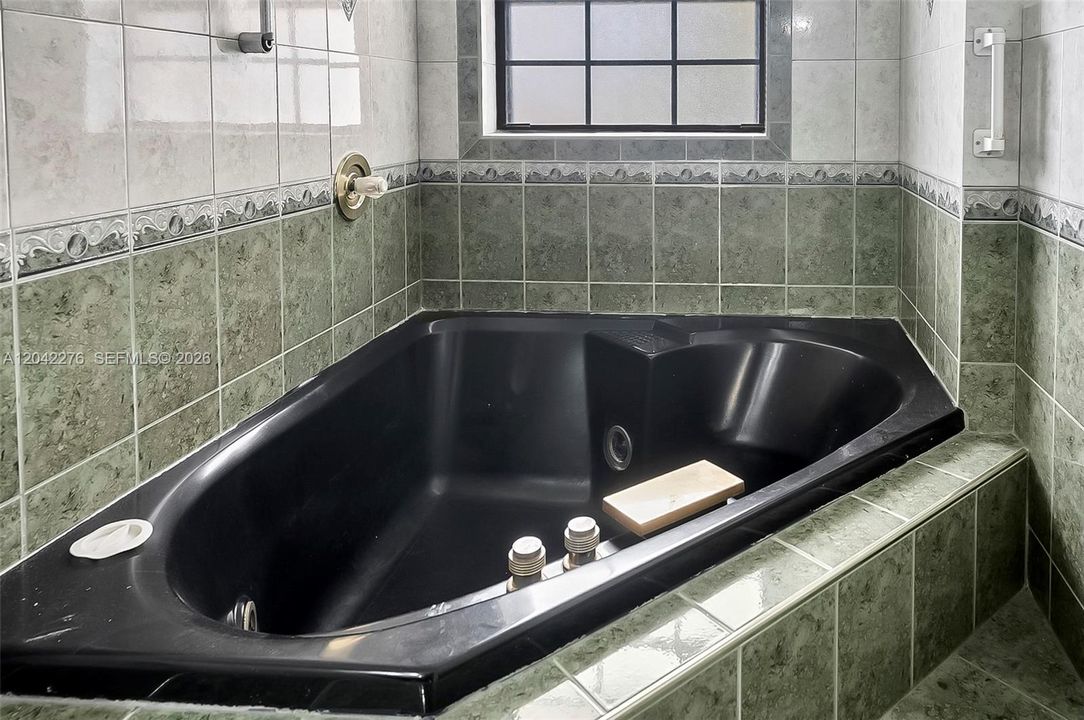 В аренду: $3,750 (4 спален, 2 ванн, 1446 Квадратных фут)
