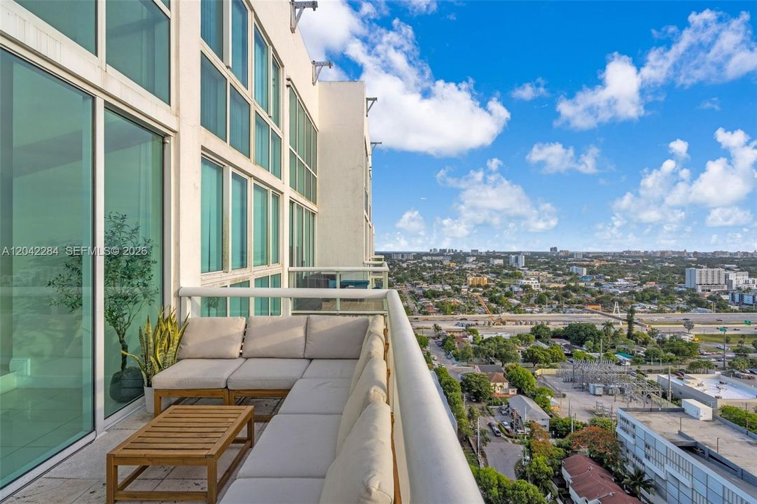 For Sale: $469,000 (2 beds, 2 baths, 1268 Square Feet)