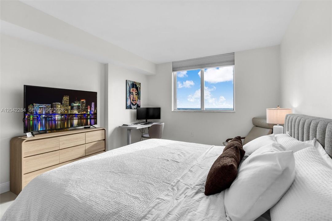 For Sale: $469,000 (2 beds, 2 baths, 1268 Square Feet)