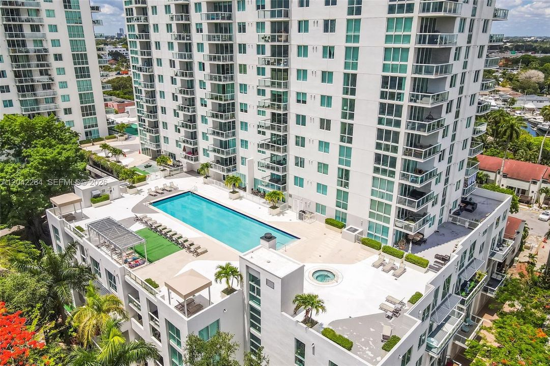For Sale: $469,000 (2 beds, 2 baths, 1268 Square Feet)