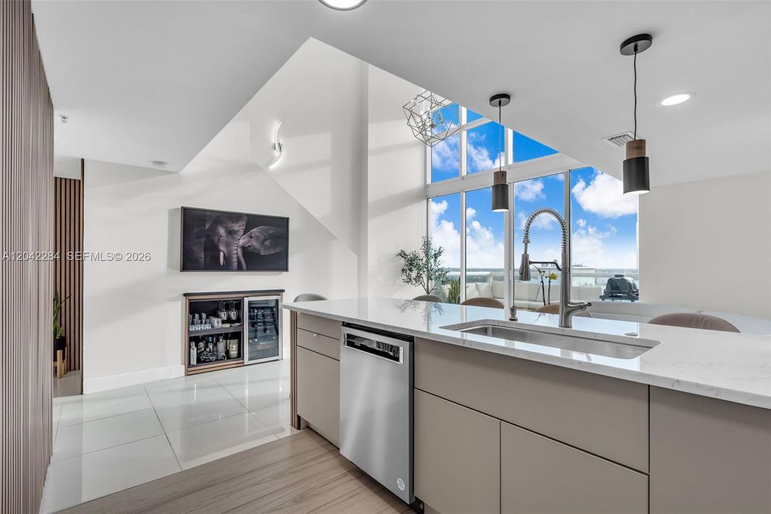 For Sale: $469,000 (2 beds, 2 baths, 1268 Square Feet)