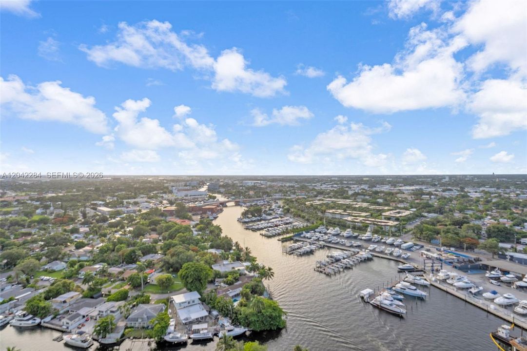 For Sale: $469,000 (2 beds, 2 baths, 1268 Square Feet)