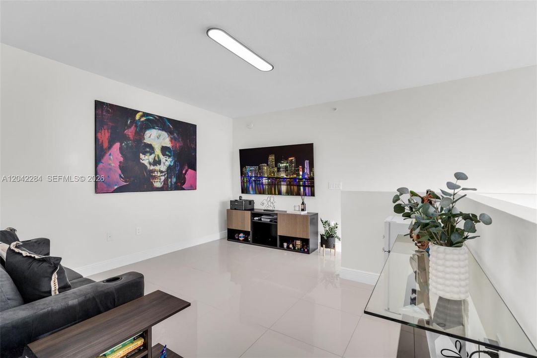 For Sale: $469,000 (2 beds, 2 baths, 1268 Square Feet)