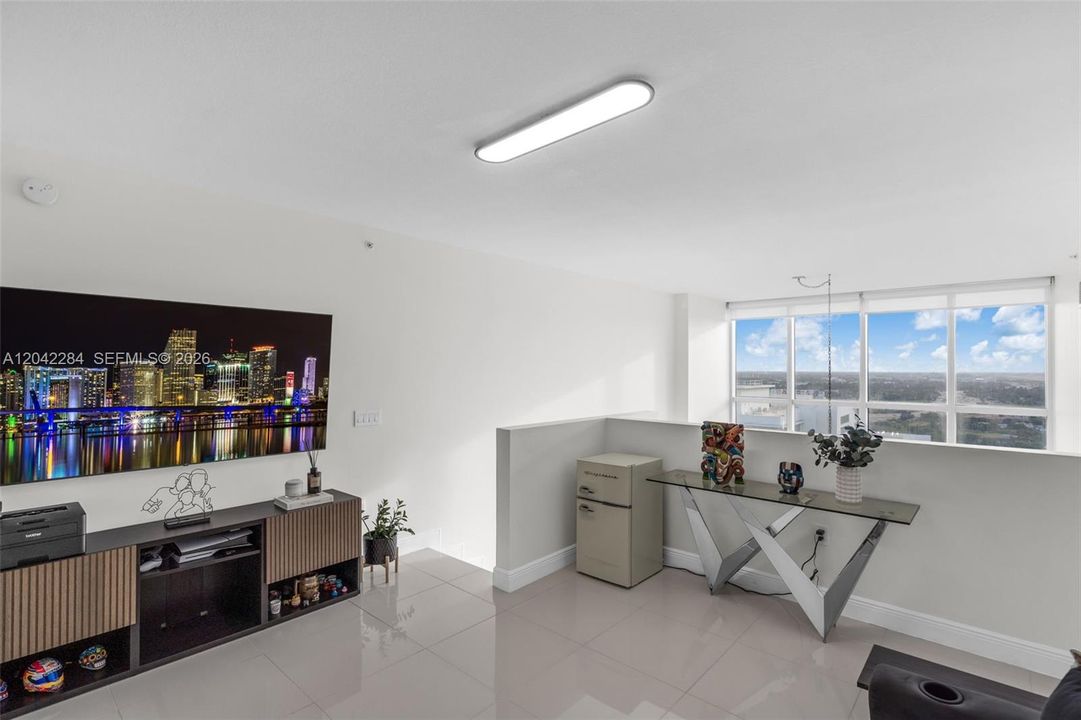For Sale: $469,000 (2 beds, 2 baths, 1268 Square Feet)