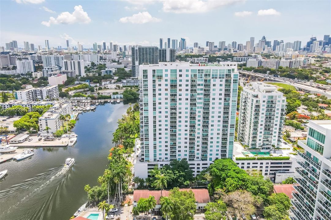 For Sale: $469,000 (2 beds, 2 baths, 1268 Square Feet)