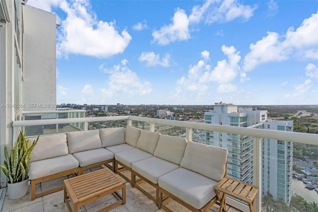 For Sale: $469,000 (2 beds, 2 baths, 1268 Square Feet)