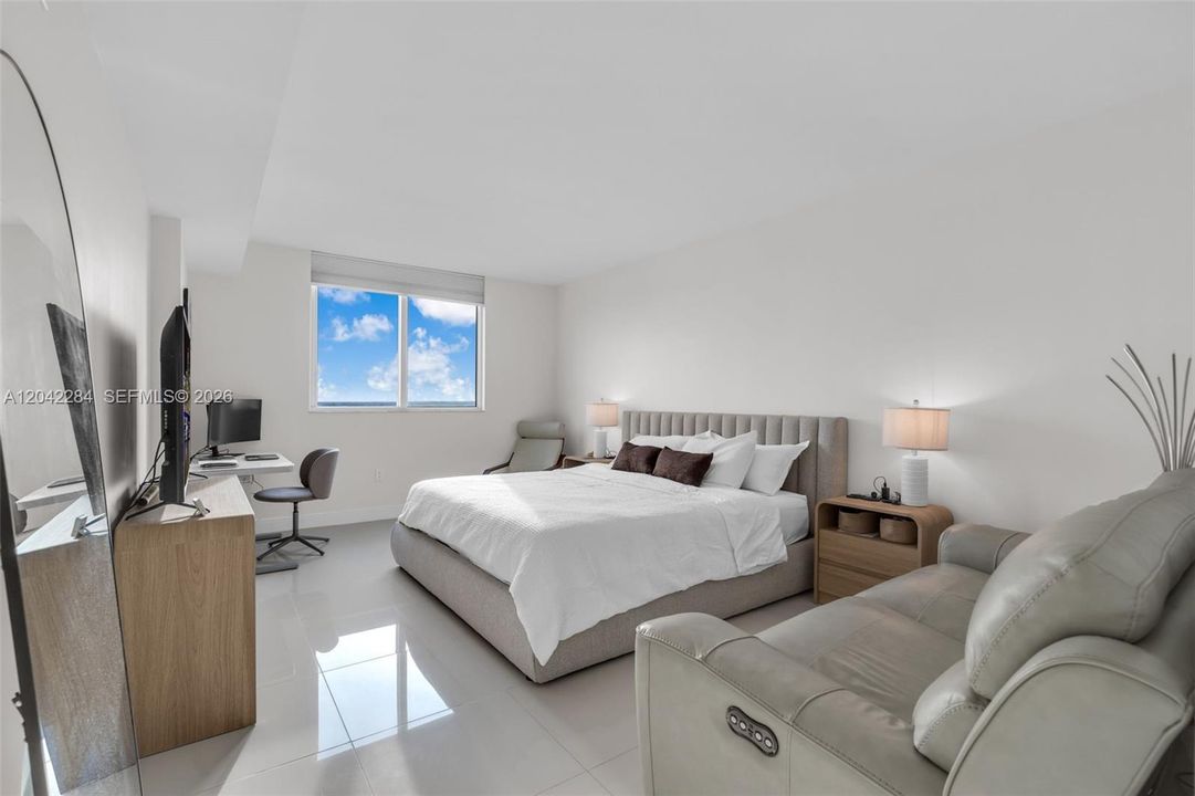 For Sale: $469,000 (2 beds, 2 baths, 1268 Square Feet)
