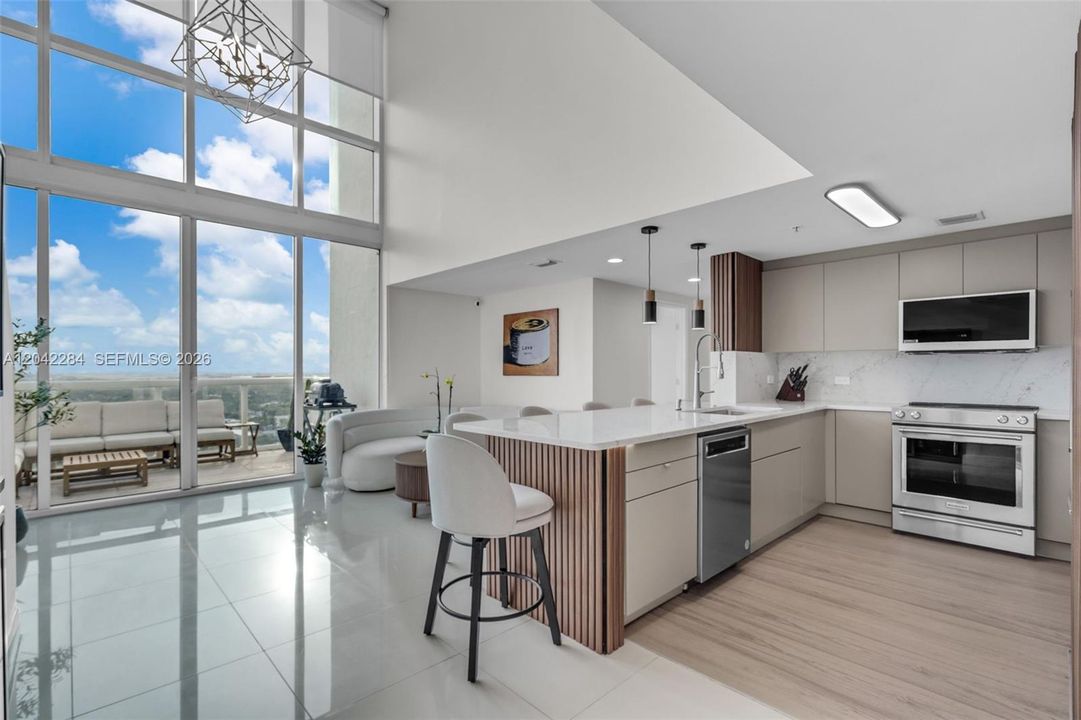For Sale: $469,000 (2 beds, 2 baths, 1268 Square Feet)