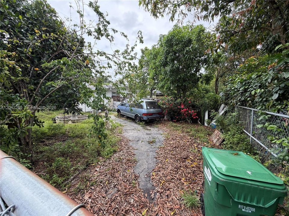 Active With Contract: $379,000 (3 beds, 2 baths, 1176 Square Feet)