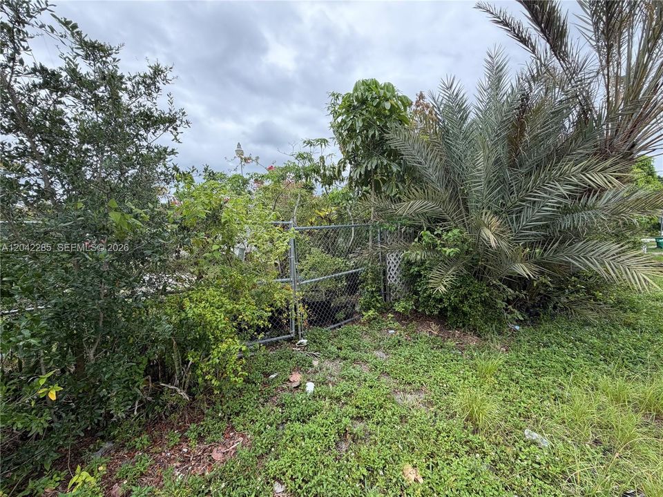 Active With Contract: $379,000 (3 beds, 2 baths, 1176 Square Feet)