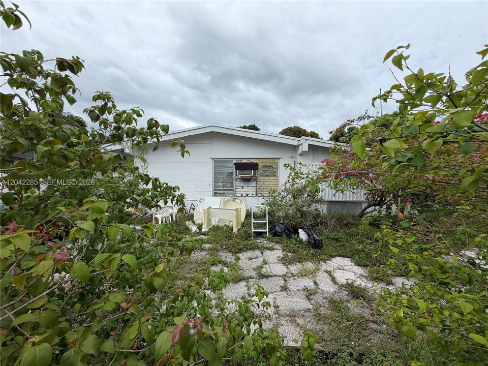 Active With Contract: $379,000 (3 beds, 2 baths, 1176 Square Feet)