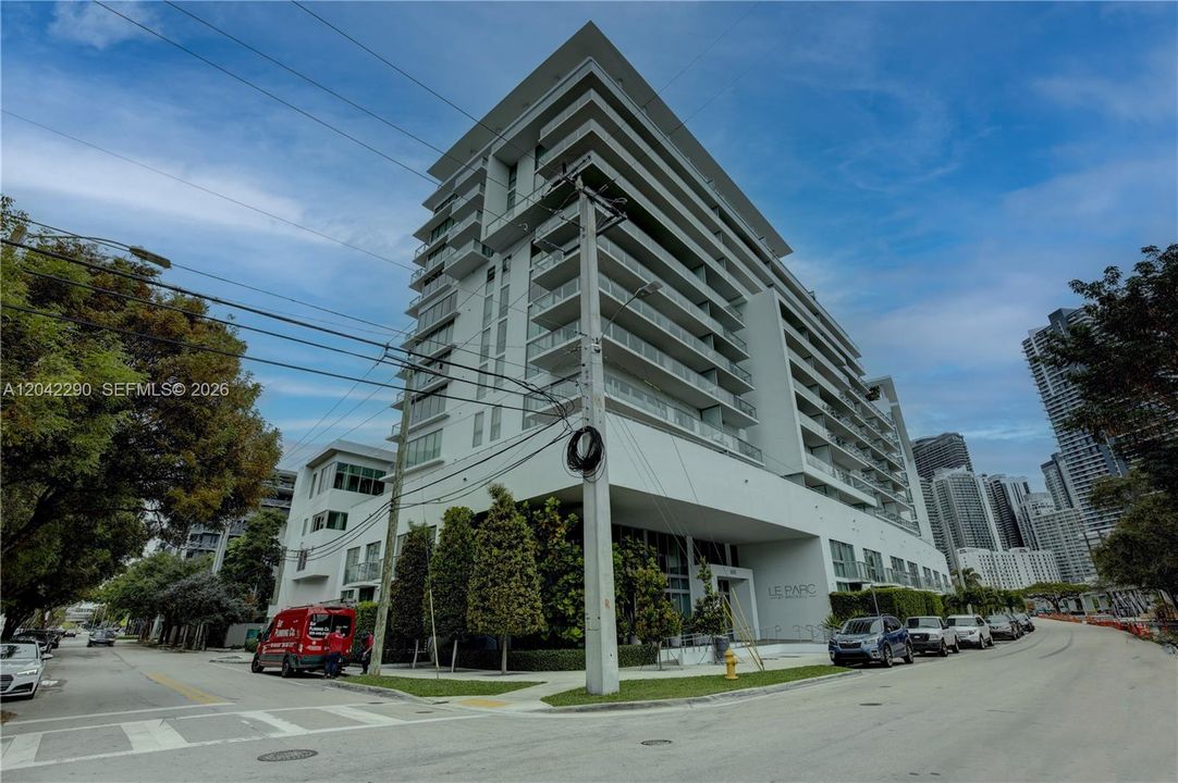 For Rent: $5,700 (2 beds, 3 baths, 1505 Square Feet)