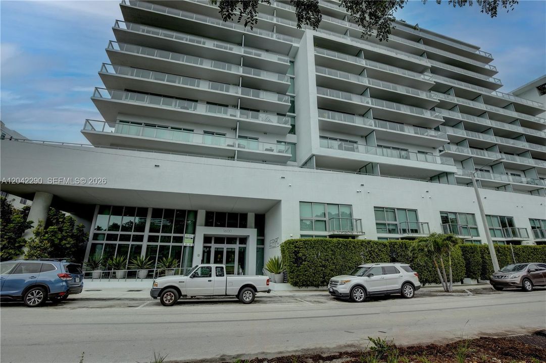 For Rent: $5,700 (2 beds, 3 baths, 1505 Square Feet)