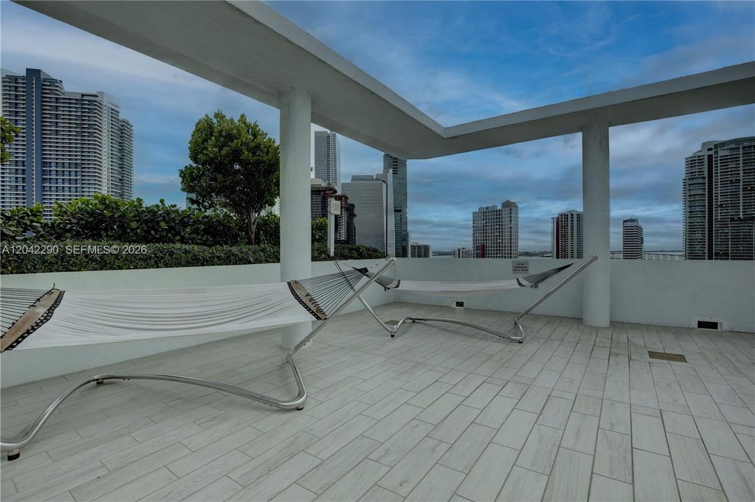 For Rent: $5,700 (2 beds, 3 baths, 1505 Square Feet)