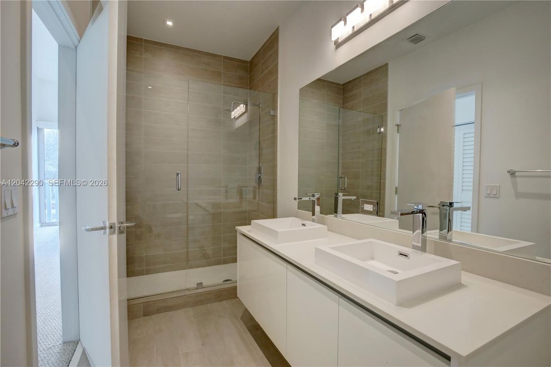 For Rent: $5,700 (2 beds, 3 baths, 1505 Square Feet)