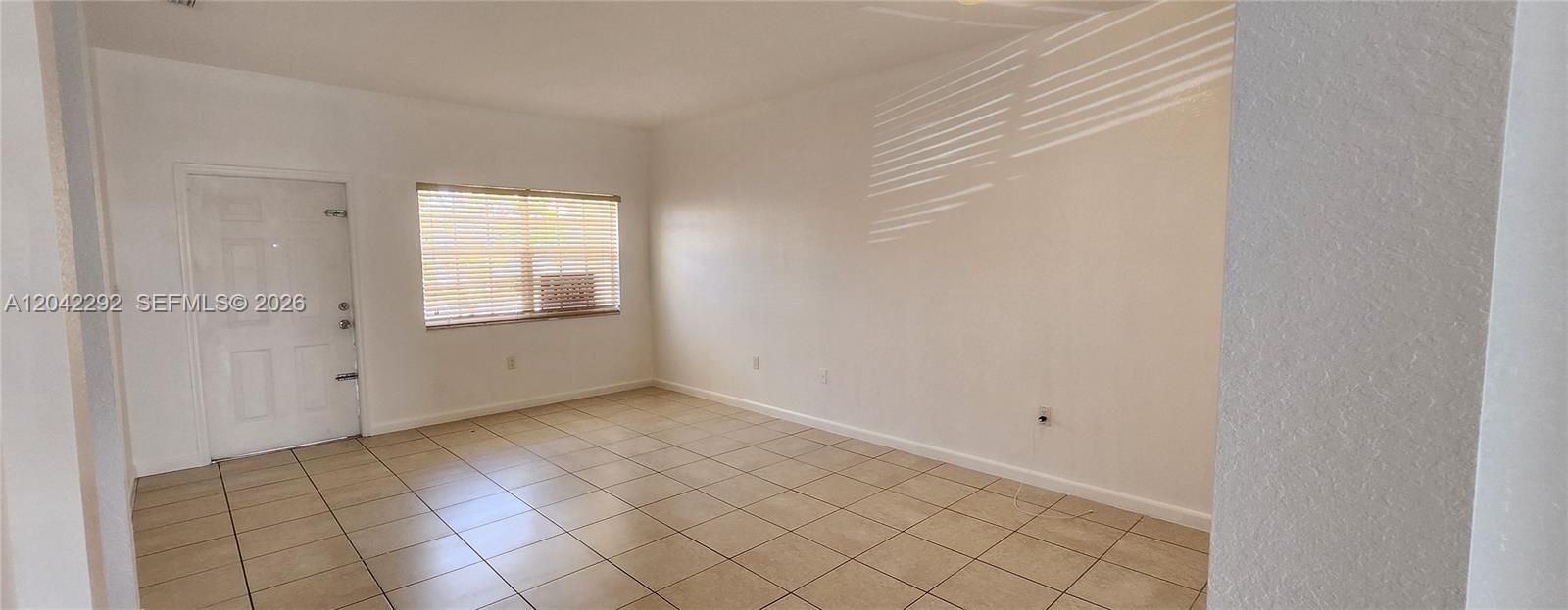 В аренду: $2,800 (3 спален, 2 ванн, 1308 Квадратных фут)