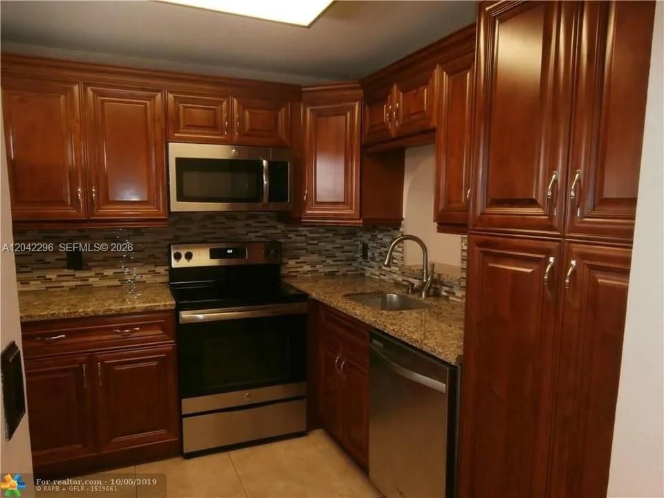 В аренду: $1,975 (2 спален, 2 ванн, 900 Квадратных фут)
