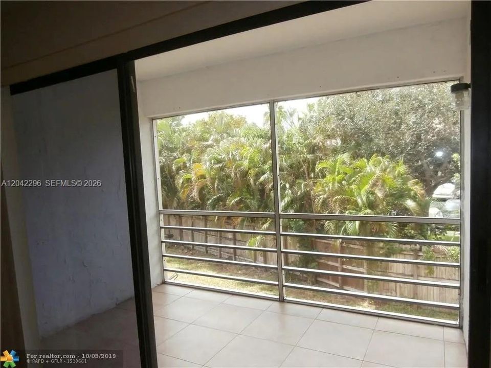 В аренду: $1,975 (2 спален, 2 ванн, 900 Квадратных фут)