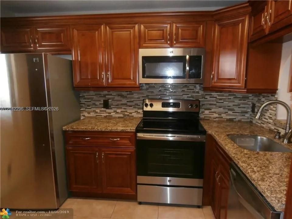 В аренду: $1,975 (2 спален, 2 ванн, 900 Квадратных фут)
