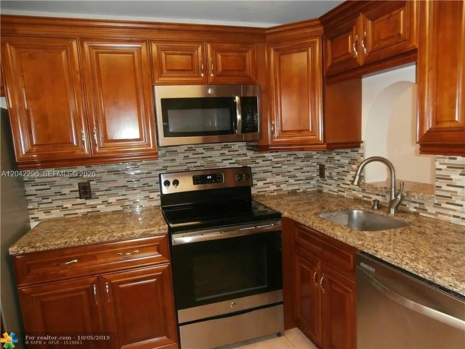 В аренду: $1,975 (2 спален, 2 ванн, 900 Квадратных фут)