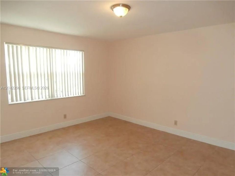 В аренду: $1,975 (2 спален, 2 ванн, 900 Квадратных фут)