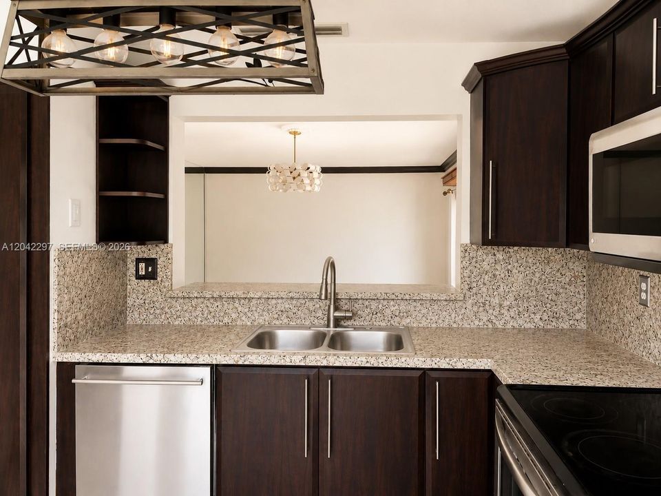 На продажу: $449,000 (3 спален, 2 ванн, 1415 Квадратных фут)