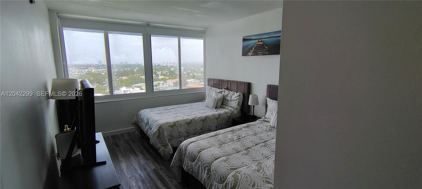 На продажу: $399,999 (2 спален, 2 ванн, 1020 Квадратных фут)