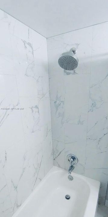На продажу: $399,999 (2 спален, 2 ванн, 1020 Квадратных фут)
