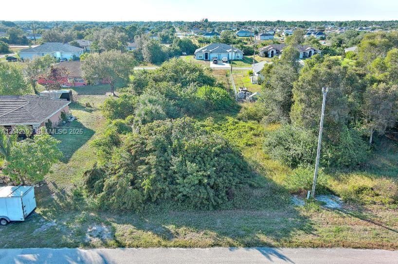 На продажу: $27,900 (0.26 acres)
