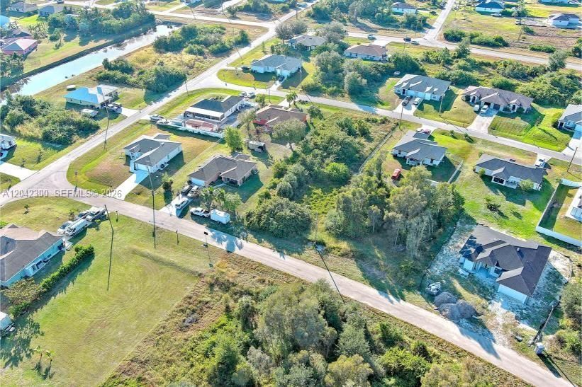 На продажу: $27,900 (0.26 acres)