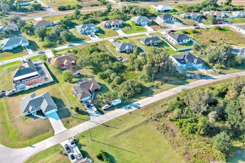 На продажу: $27,900 (0.26 acres)