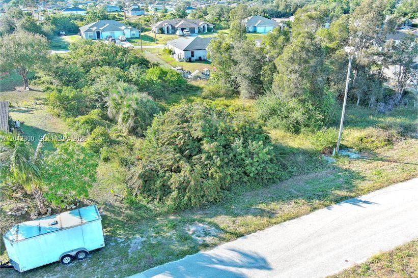 На продажу: $27,900 (0.26 acres)