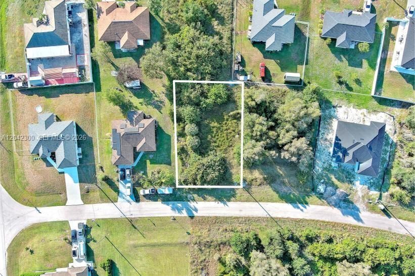 На продажу: $27,900 (0.26 acres)