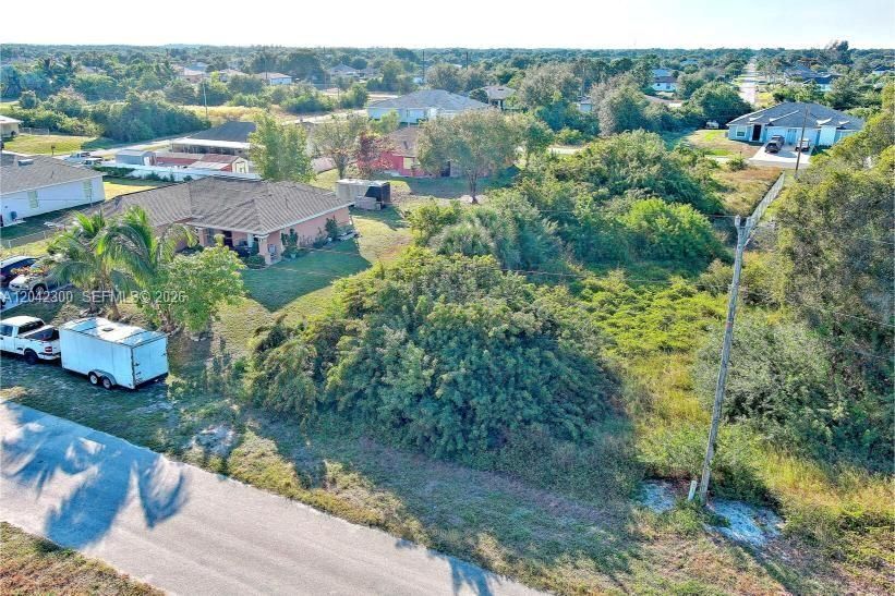 На продажу: $27,900 (0.26 acres)
