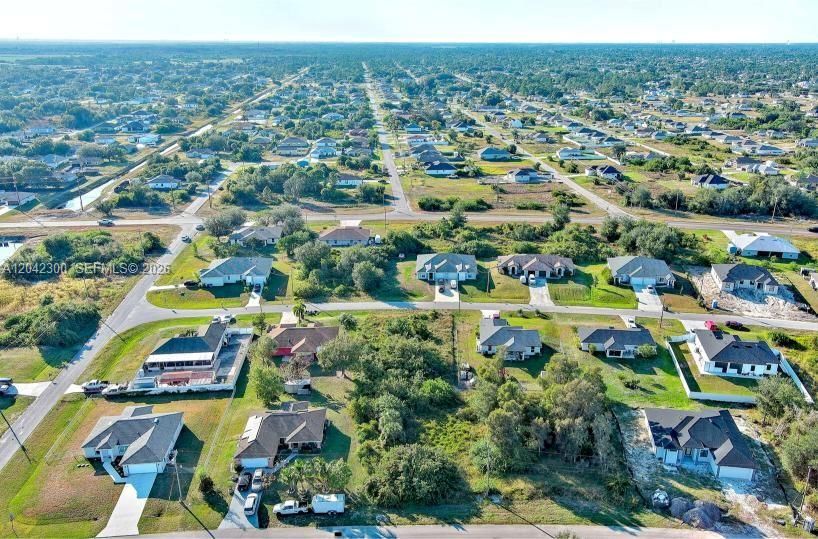На продажу: $27,900 (0.26 acres)