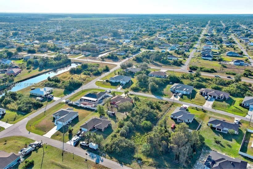 На продажу: $27,900 (0.26 acres)