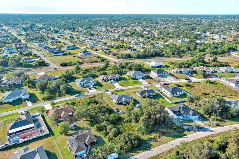На продажу: $27,900 (0.26 acres)