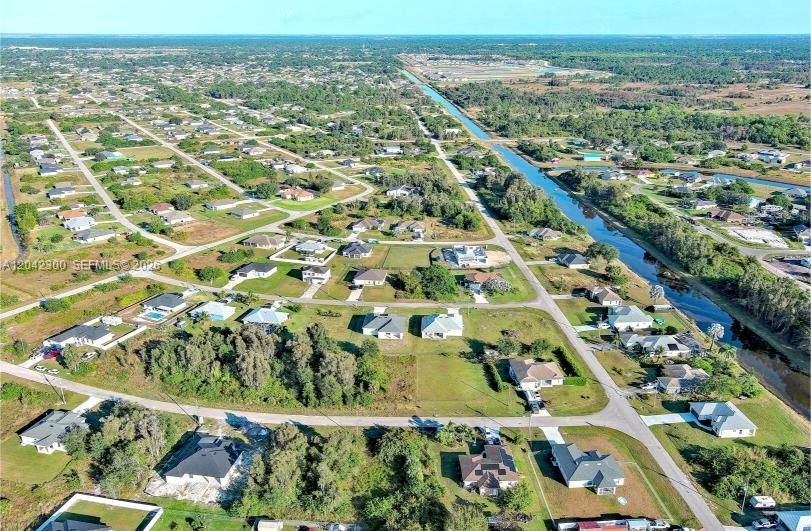 На продажу: $27,900 (0.26 acres)