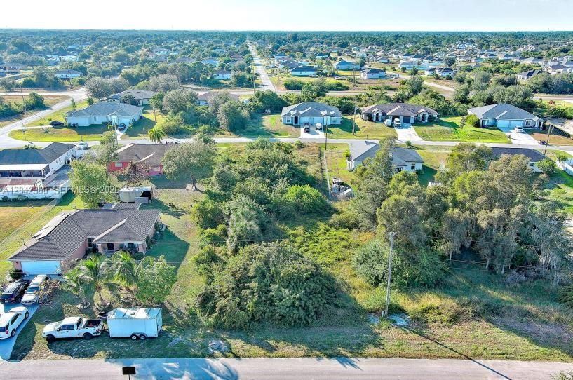 На продажу: $27,900 (0.26 acres)