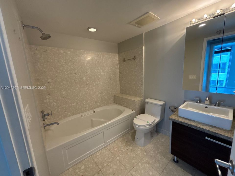 В аренду: $2,800 (1 спален, 1 ванн, 832 Квадратных фут)